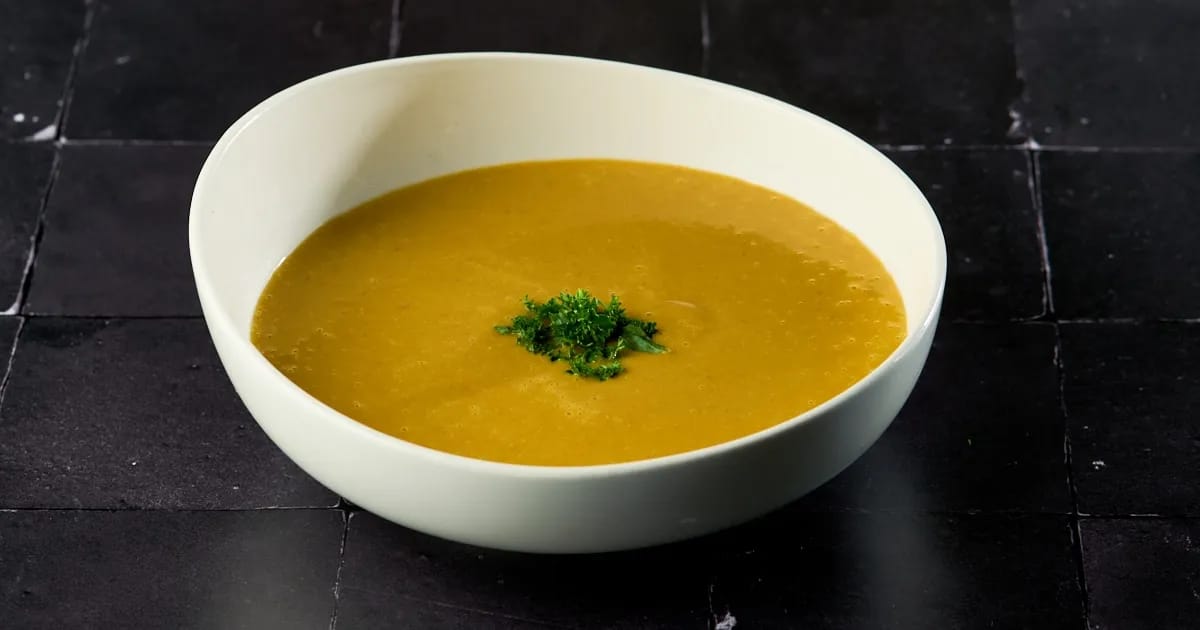 Kruidige wortelsoep met linzen