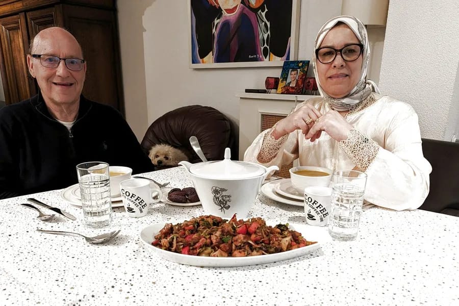 Saïda Tilburgs-Benfatimi en Wim Tilburgs tijdens de iftar