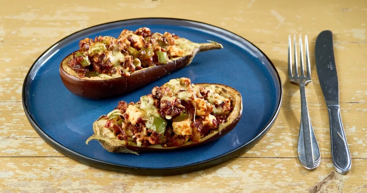 Aubergine gevuld met gehakt en feta