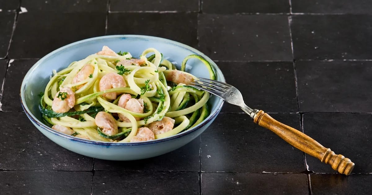 Courgetti met garnalen in romige citroen‑knoflooksaus