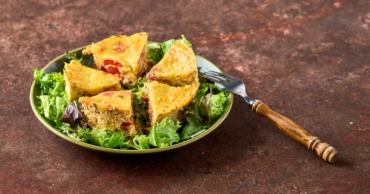 Frittata met paprika, kaas en chorizo