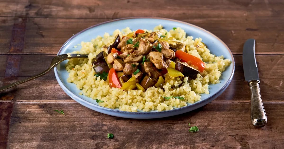 Keto couscous met kipshoarma en gebakken groenten