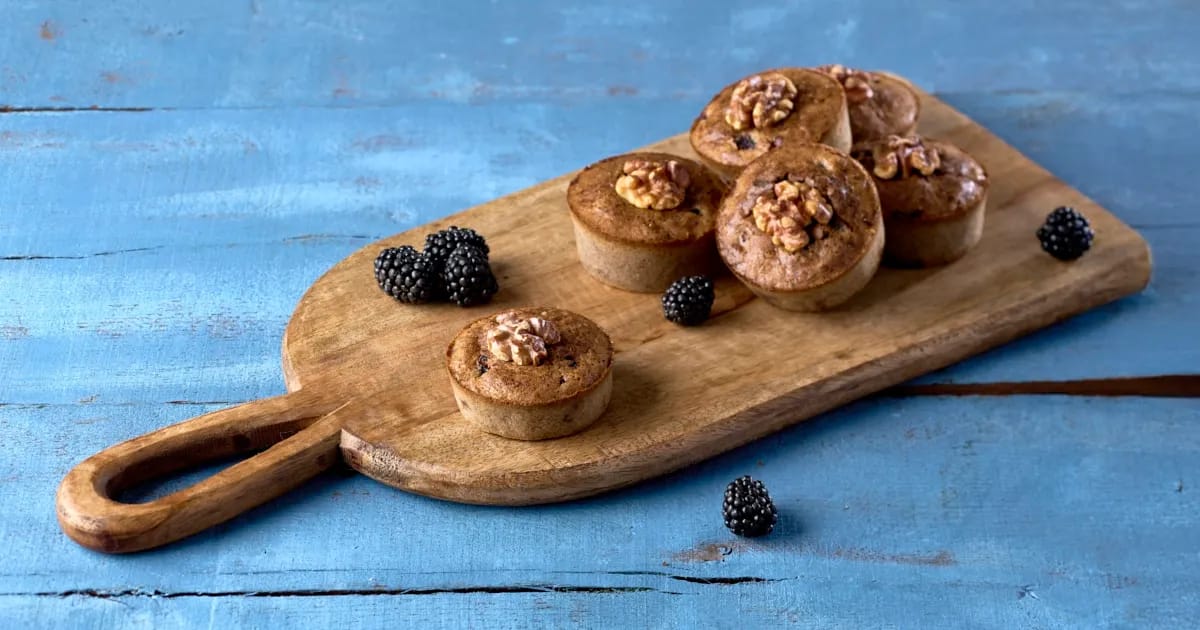 Ketogene muffins met bramen en walnoten