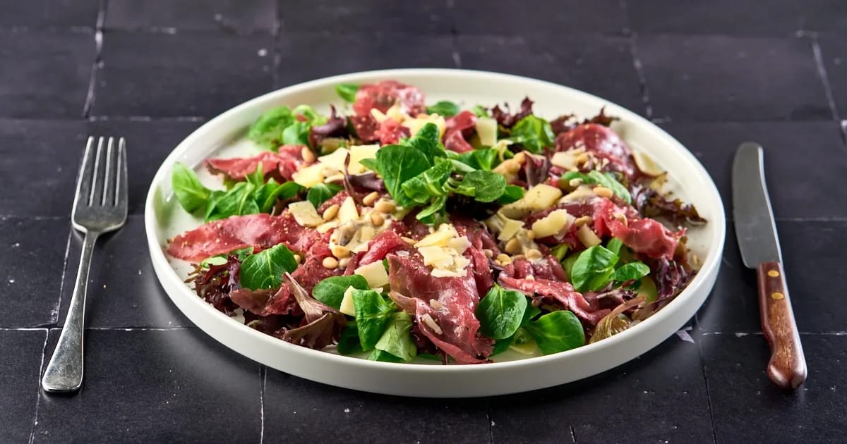 Rundercarpaccio met truffelmayonaise en Parmezaan