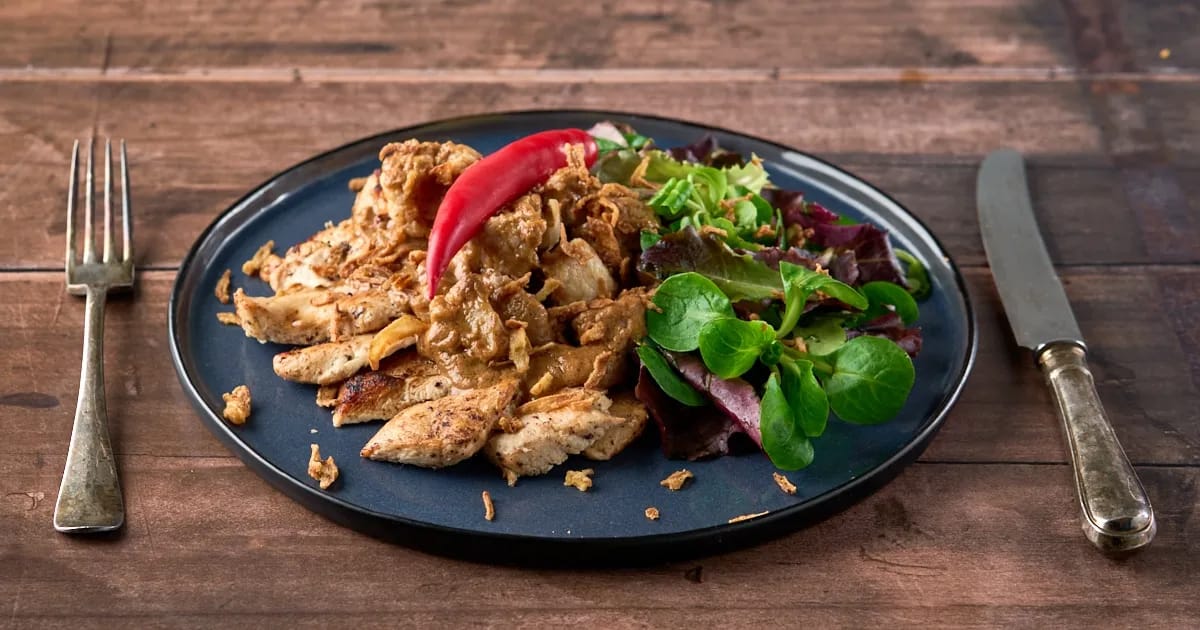 Snelle kipfilet met bloemkool en pindasaus