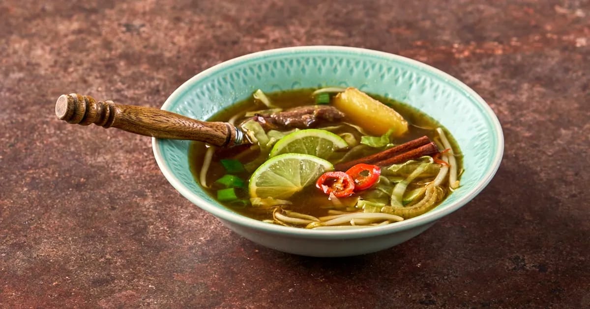 Vietnamese pho - Keto noedelsoep met biefreepjes