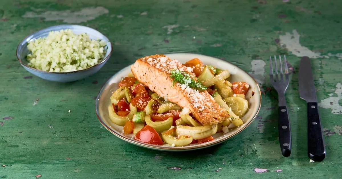 Zalm met bloemkool-dille-rijst en gebakken venkel met tomaat
