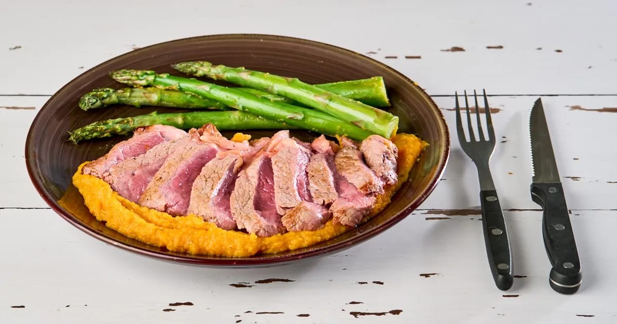 Entrecote met pompoenpuree en groene asperges